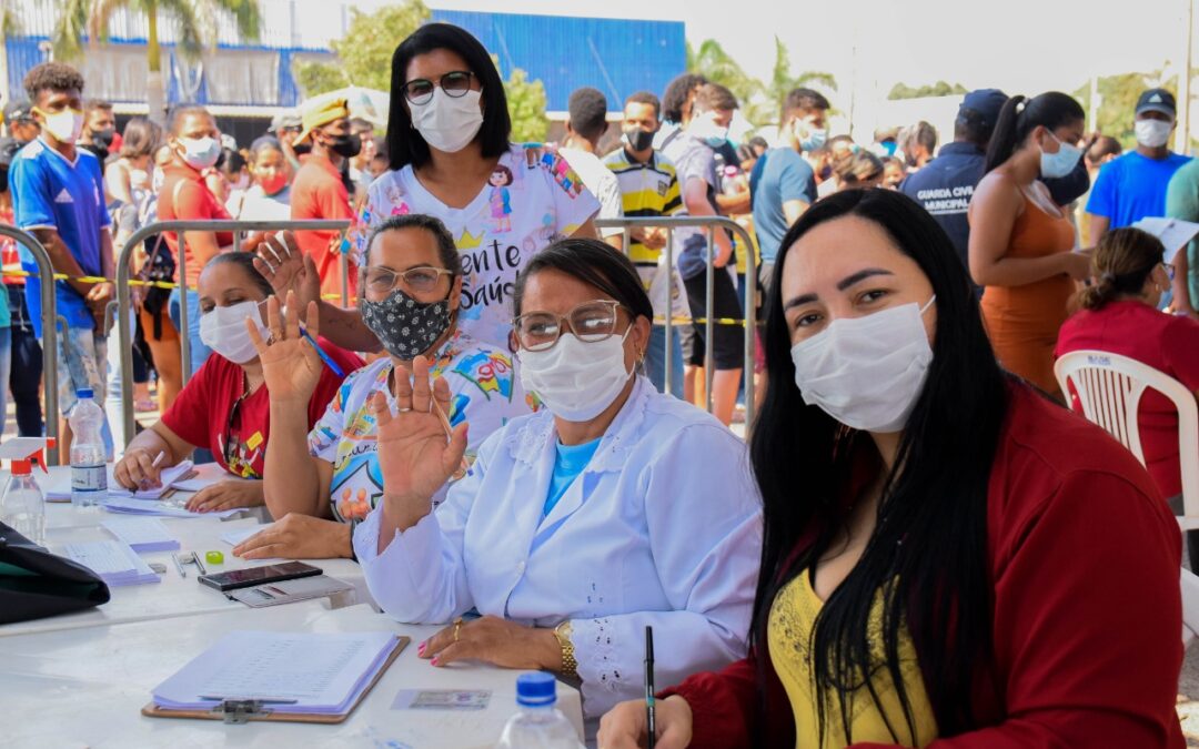 LEM Mais de 2 mil pessoas já foram imunizadas na manhã desta quarta-feira (22).