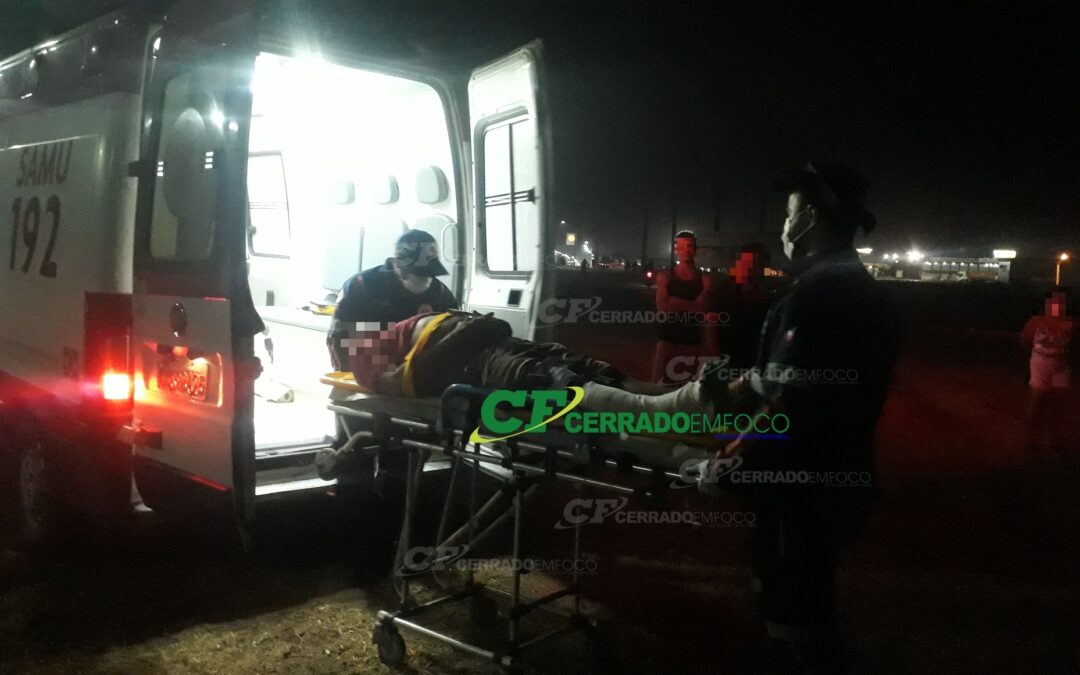 LEM: Motociclista fica ferido após queda de moto.