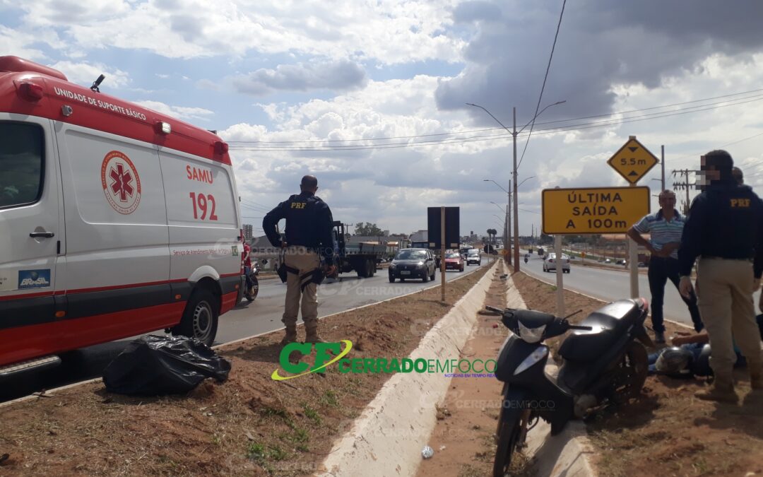 LEM: SAMU socorre motociclista após queda de moto na BR-242.