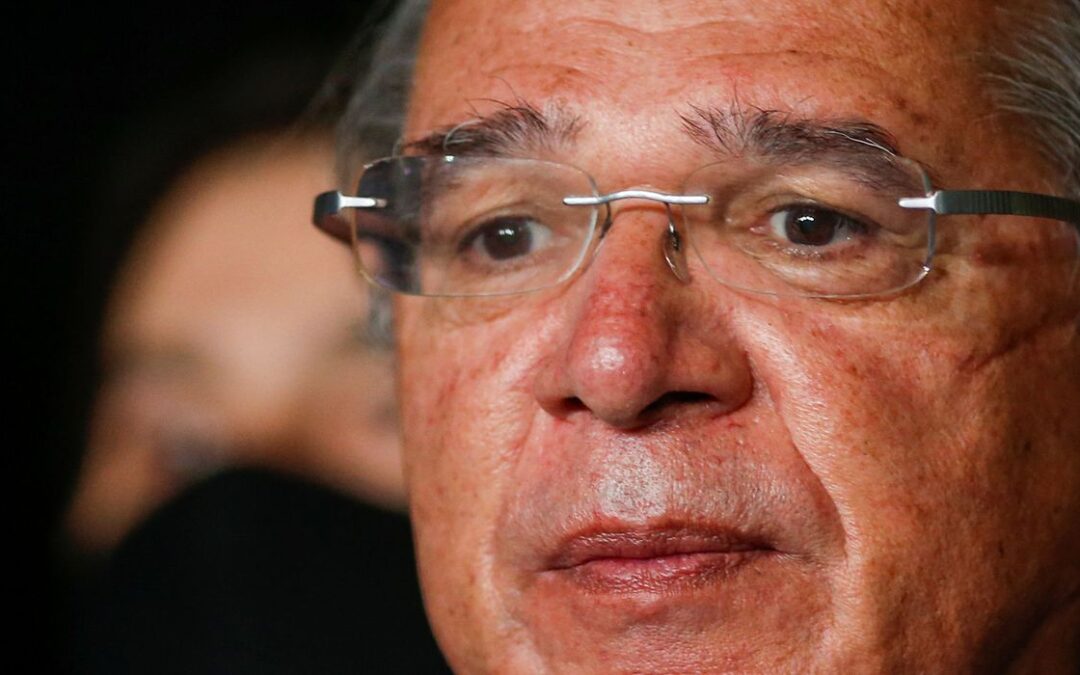 Guedes diz que país vai perder menos empregos que na última recessão.