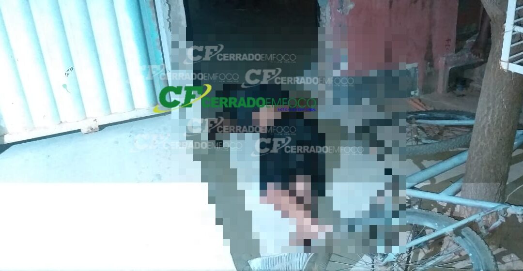 LEM: Jovem de 20 anos é baleado na porta de casa e morre no local.