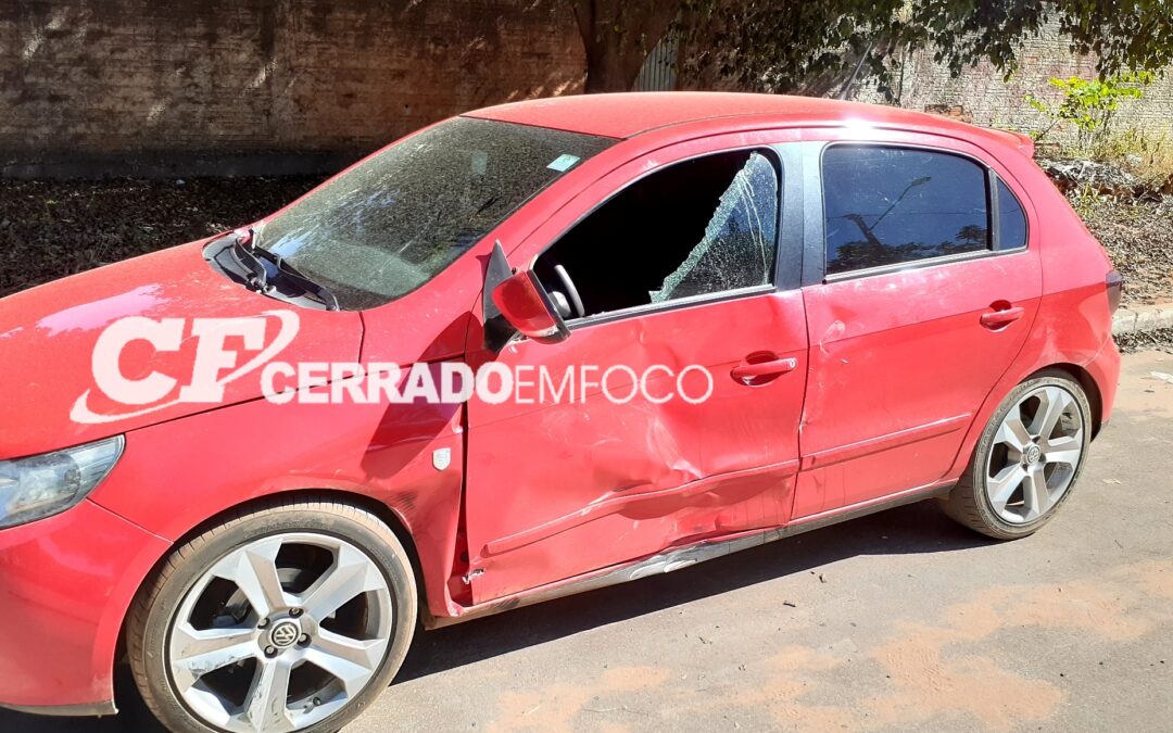 LEM: Colisão entre carro e moto deixa motociclista ferido na Avenida JK.
