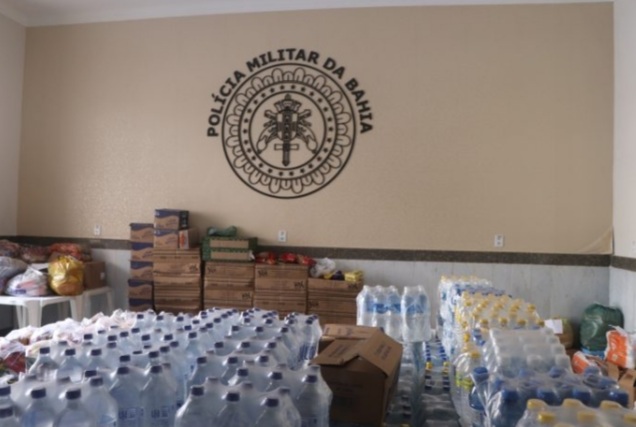 Bahia: Polícia Militar arrecada quase uma tonelada de alimentos no Quartel do Comando Geral.